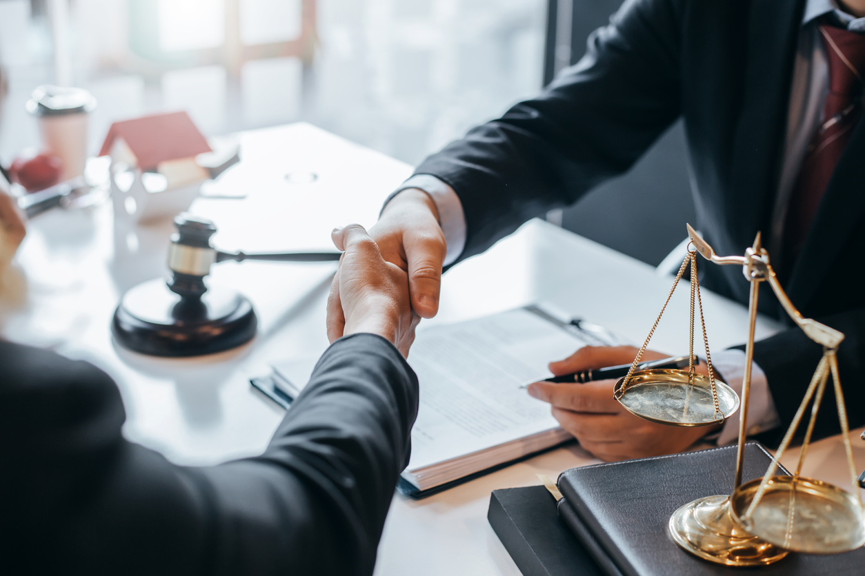 Difference Between a Lawyer and an Attorney